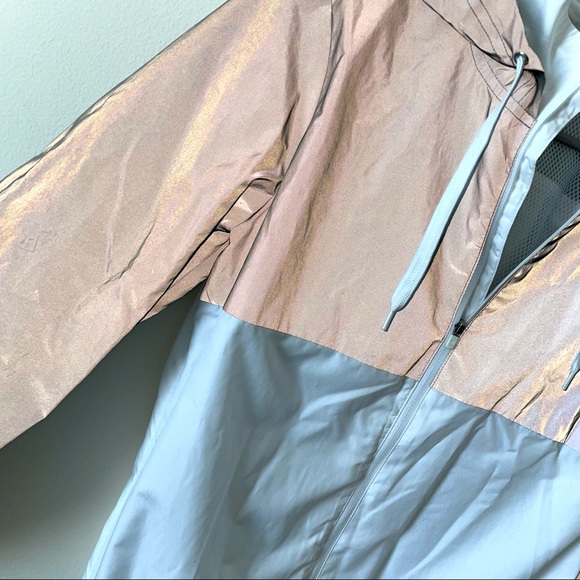 *HOT ITEM* Fila Reflective Running Windbreaker - Picture 2 of 10